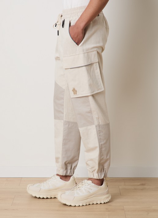 Moncler Sportivo tapered fit cargobroek in linnenblend met klepzakken - detail 5 beige