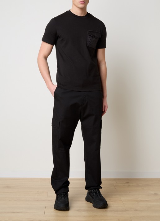 Moncler T-shirt met borstzak en logo - voorkant 4 zwart