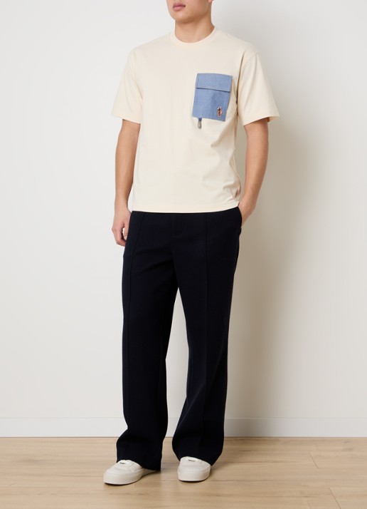 Moncler T-shirt met borstzak en logo - voorkant 3 beige