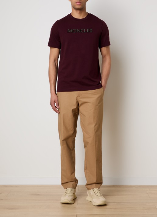 Moncler T-shirt met logoprint - voorkant 3 bordeauxrood