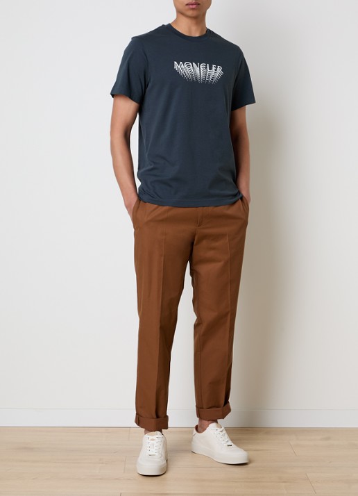 Moncler T-shirt met logoprint - voorkant 4 donkergrijs