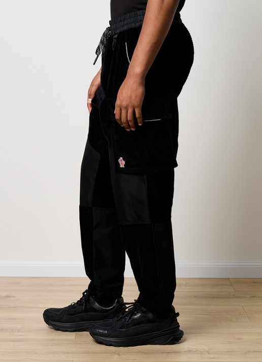 Moncler Tapered fit cargobroek met logoborduring  - detail 5 zwart