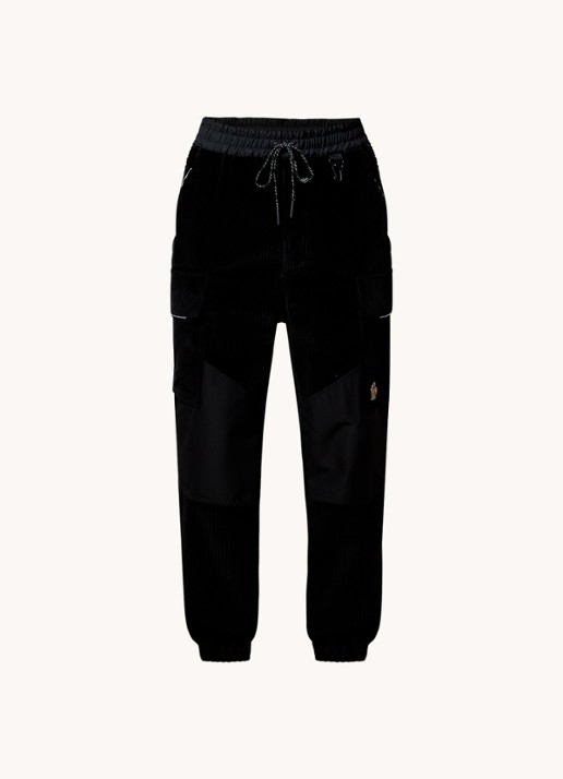 Moncler Tapered fit cargobroek met logoborduring  - voorkant 2 zwart