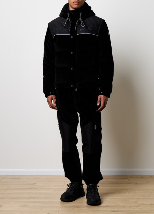Moncler Tapered fit cargobroek met logoborduring  - voorkant 3 zwart