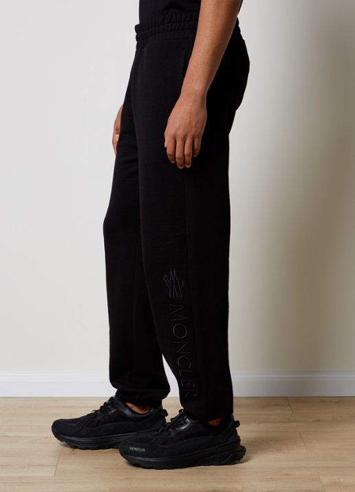 Moncler Tapered fit joggingbroek met logoborduring - detail 3 zwart