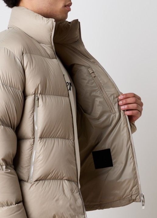 Moncler Tarn puffer jack met donsvulling en ritszakken - detail 5 beige