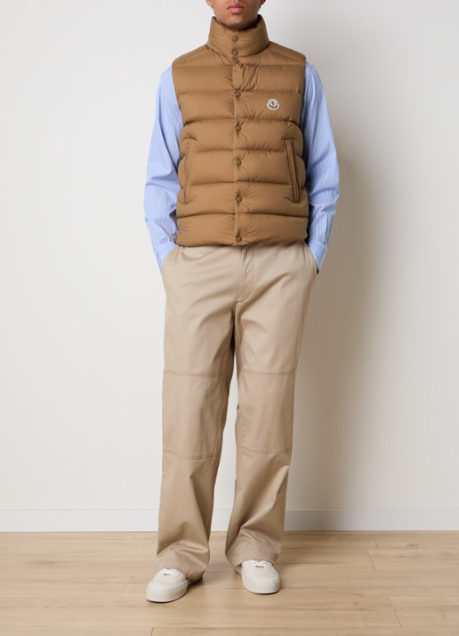 Moncler Tibb gewatteerde bodywarmer met donsvulling en logo - voorkant 6 camel