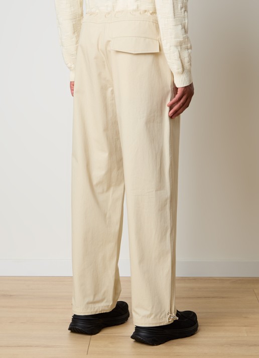 Moncler Wide fit chino met logoborduring en steekzakken - achterkant 6 beige