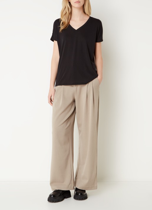 MSCH Copenhagen Fenya T-shirt met V-hals en stretch - voorkant 3 zwart
