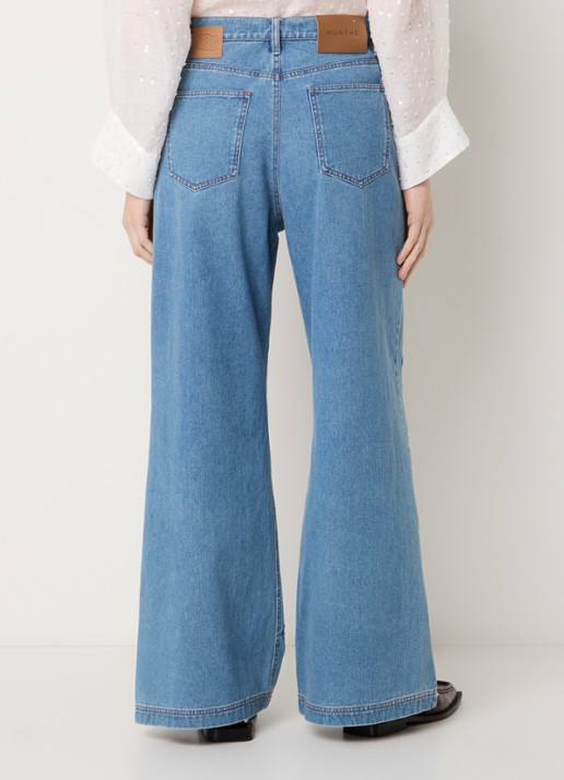MUNTHE Ecube high waist wide leg jeans met borduring en opengewerkt dessin - achterkant indigo