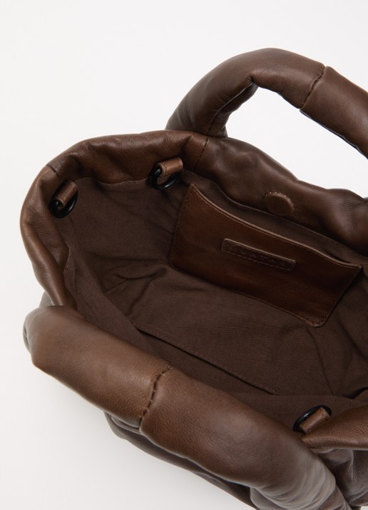 MUNTHE Lixia gewatteerde handtas van leer met afneembare schouderriem - detail 3 hazelnootbruin
