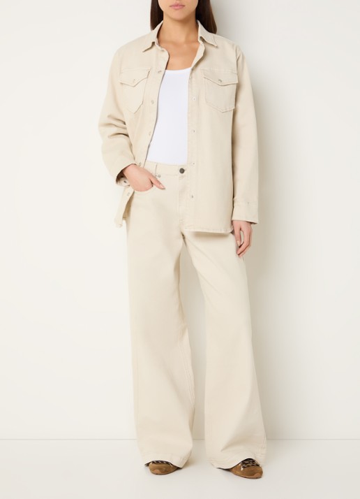 My Essential Wardrobe Dagmar blouse van denim met borstzakken - voorkant 2 beige