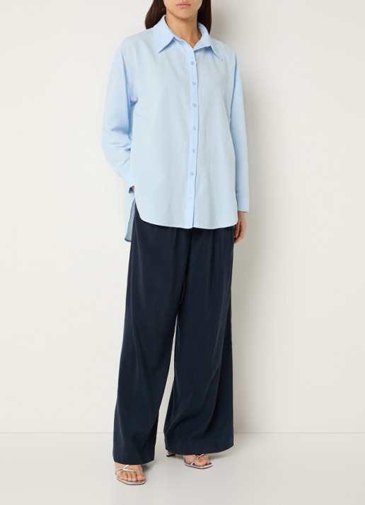 My Essential Wardrobe Vilda blouse met split - voorkant 2 lichtblauw