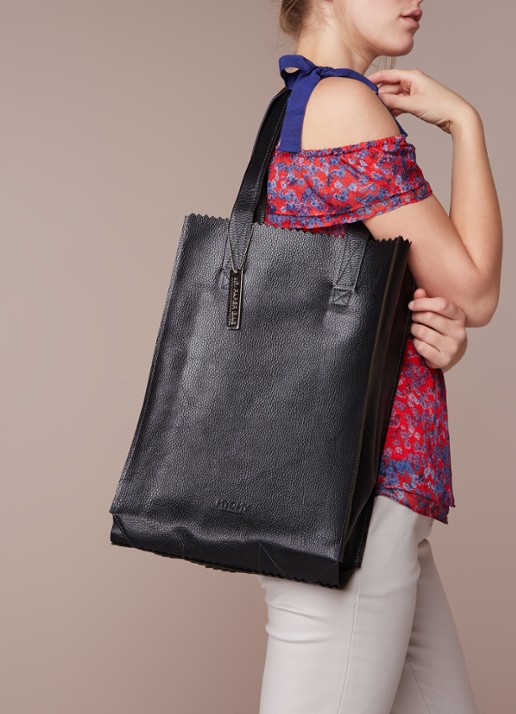 MYOMY My Paper Bag schoudertas van leer - voorkant 2 zwart