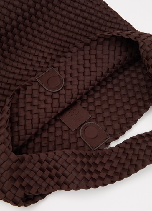 Naghedi Nomad Medium schoudertas met uitneembaar etui - detail 2 chocoladebruin