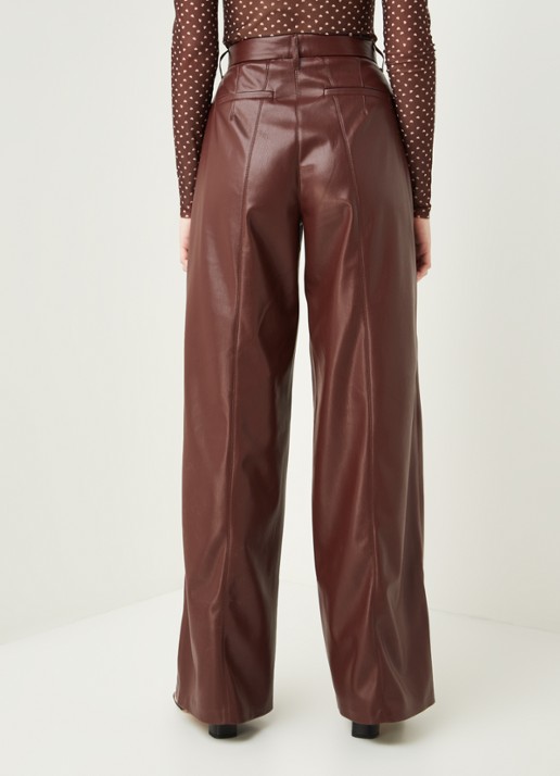 Nanushka Cleo high waist wide fit pantalon van imitatieleer - achterkant bruin