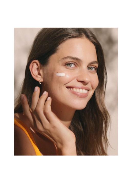 Natura Bissé C+C Dry Touch Sunscreen Fluid SPF 50 - dagcrème - detail 3 beige