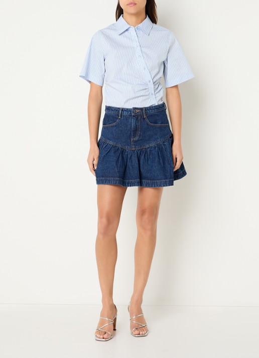 Neo Noir Hazel Stripe asymmetrische blouse met streepprint - voorkant 2 lichtblauw