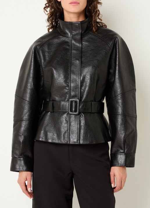 Neo Noir Jaclyn jack van imitatieleer met ceintuur en opstaande kraag