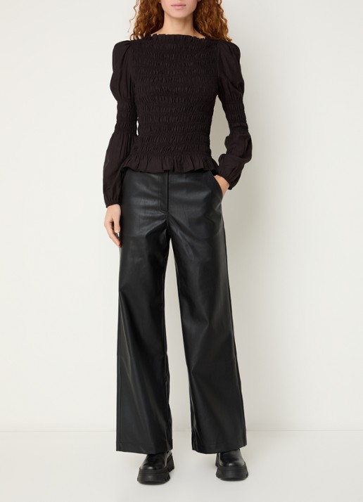 Neo Noir Polka top met smockwerk  - voorkant 3 zwart