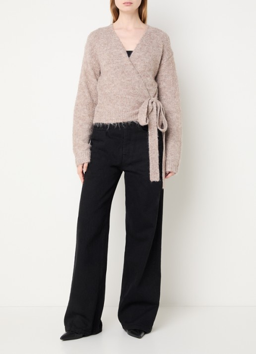Neo Noir Ronia grofgebreid vest in wolblend met strikceintuur - voorkant 4 donkerbeige