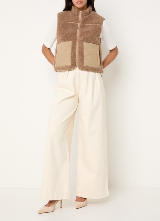 Neo Noir Scout bodywarmer van imitatiebont met steekzakken - voorkant 4 zand
