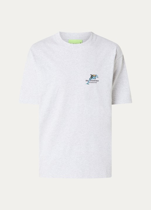 New Amsterdam Surf Association Dolphin T-shirt met logo- en backprint - voorkant 2 lichtgrijs