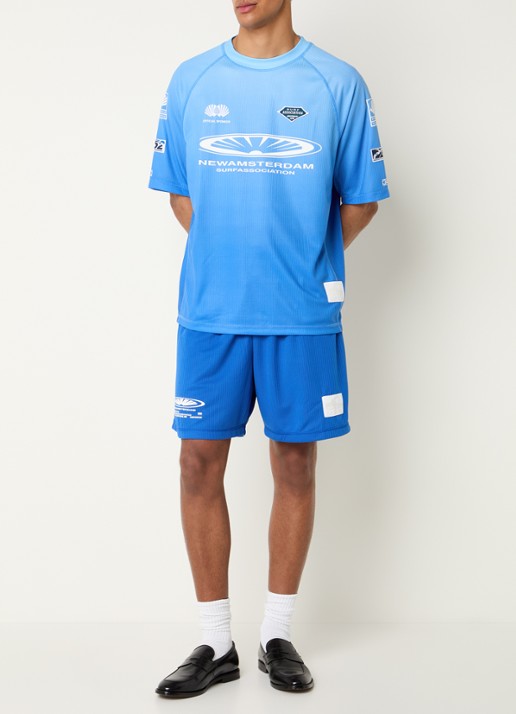 New Amsterdam Surf Association T-shirt met logo- en backprint - voorkant 3 blauw