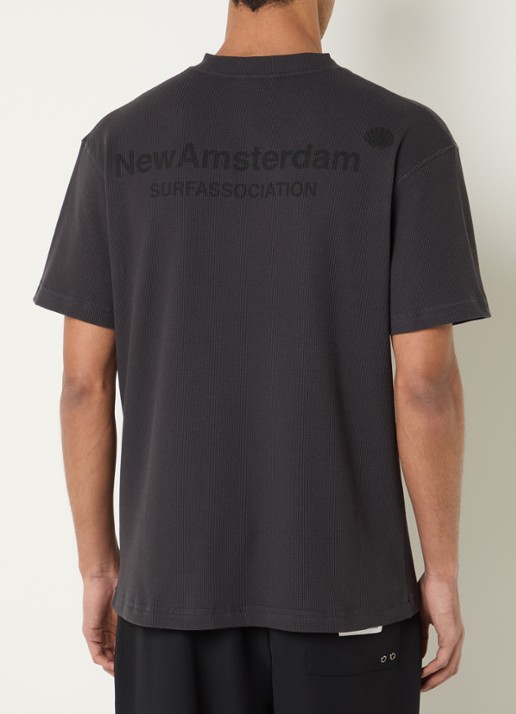 New Amsterdam Surf Association T-shirt met logo- en backprint - achterkant beige