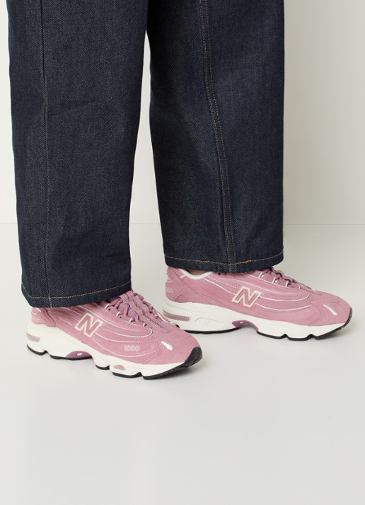New Balance 1000 sneaker van suède  - voorkant 3 roze
