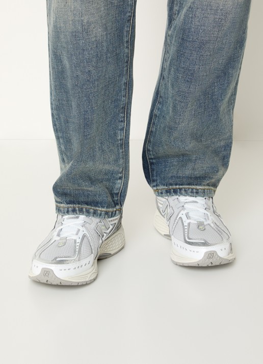 New Balance 1906 sneaker met mesh details - voorkant 3 grijs