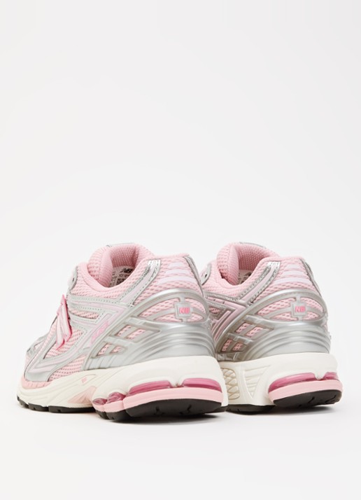 New Balance 1906 sneaker met mesh details - achterkant lichtroze