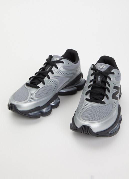 New Balance 2000 sneaker met details van metallic - voorkant 2 zwart