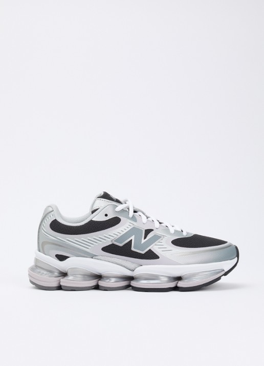 New Balance 2000 sneaker met mesh details - voorkant zilver