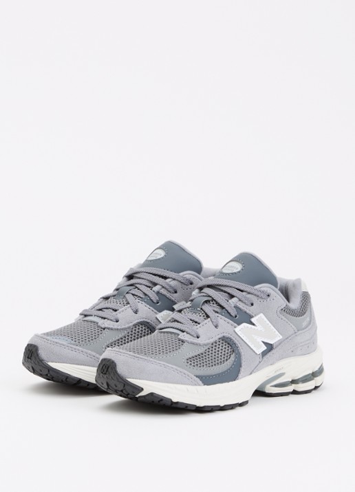 New Balance 2002R sneaker met details van suède - voorkant 2 grijs