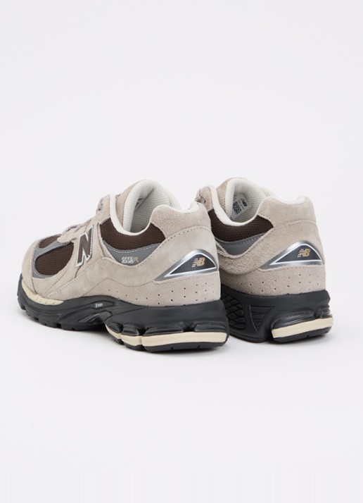 New Balance 2002R sneaker van suède met mesh details - achterkant beige