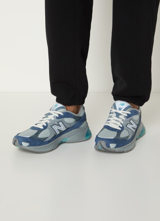 New Balance 2010 sneaker met mesh details - voorkant 3 donkerblauw