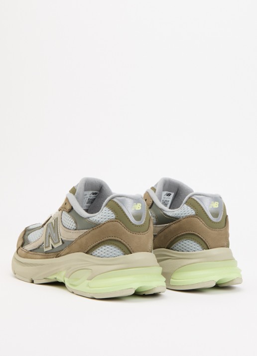 New Balance 2010 sneaker van mesh met details van nubuck - achterkant mosgroen