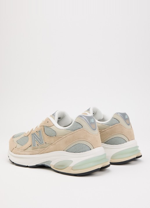 New Balance 2010 sneaker van mesh met suède details - achterkant beige