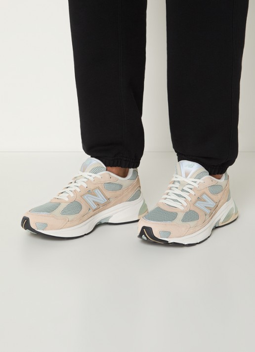 New Balance 2010 sneaker van mesh met suède details - voorkant 3 beige