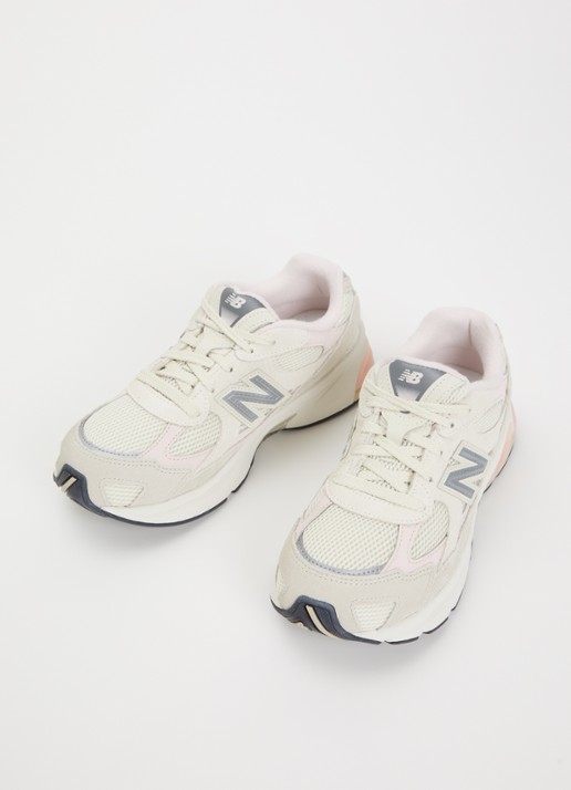 New Balance 2010 sneaker van suède met details van mesh - voorkant 4 lichtroze
