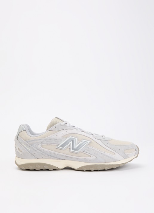 New Balance 204L sneaker met details van mesh