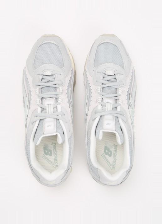 New Balance 204L sneaker van mesh met details van suède - detail 4 lichtgrijs