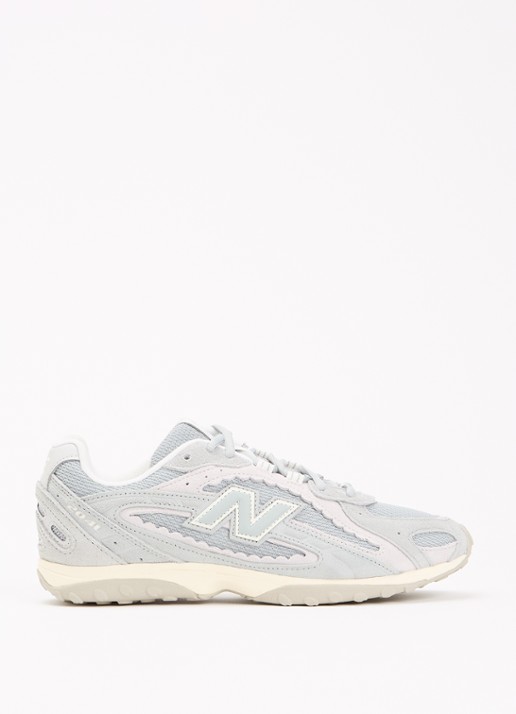 New Balance 204L sneaker van mesh met details van suède