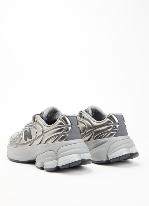 New Balance 5030 sneaker met metallic finish - achterkant donkergrijs