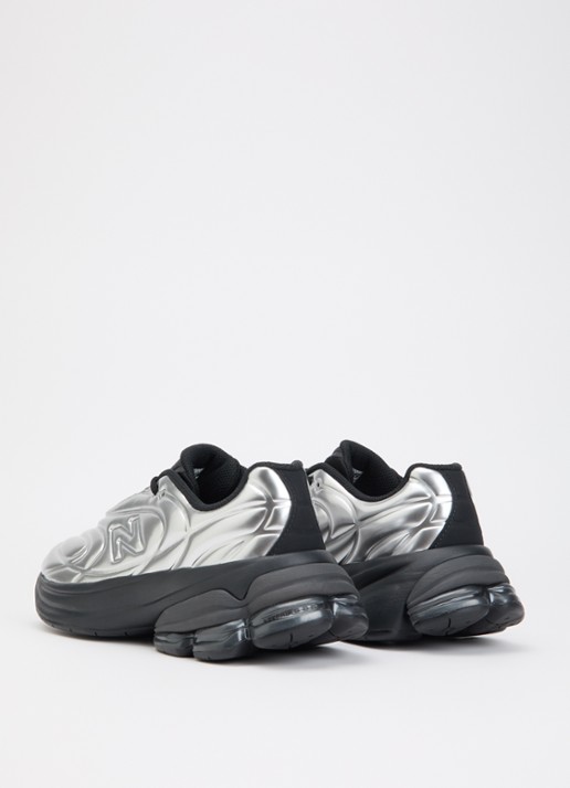 New Balance 5030 sneaker met metallic finish - achterkant 2 zilver