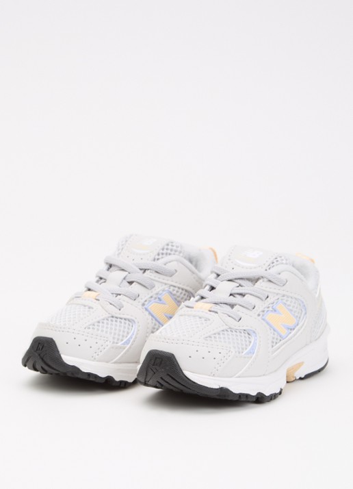 New Balance 530 sneaker met mesh details - voorkant 2 lichtgrijs