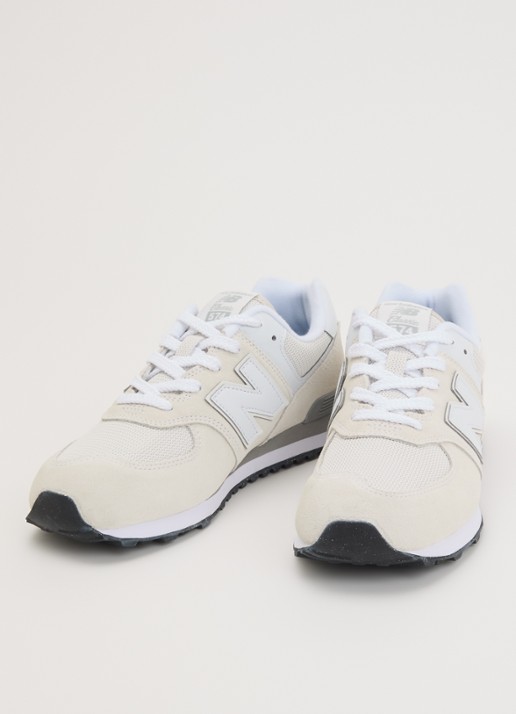 New Balance 574 sneaker van suède - voorkant 3 creme