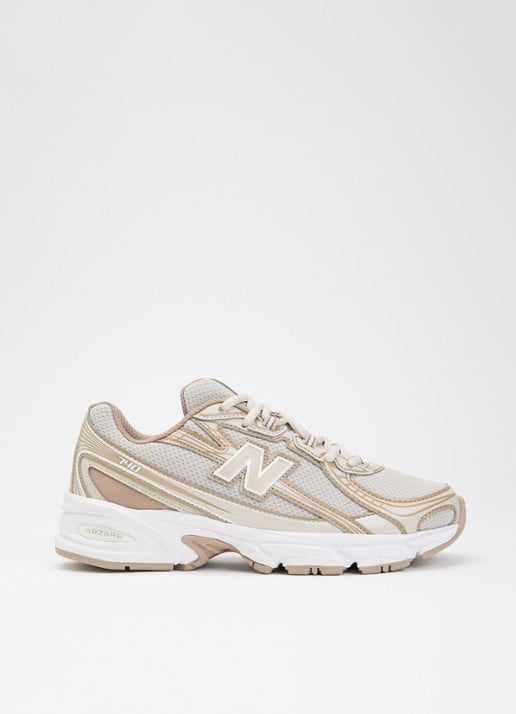New Balance 740 sneaker met glanzende finish