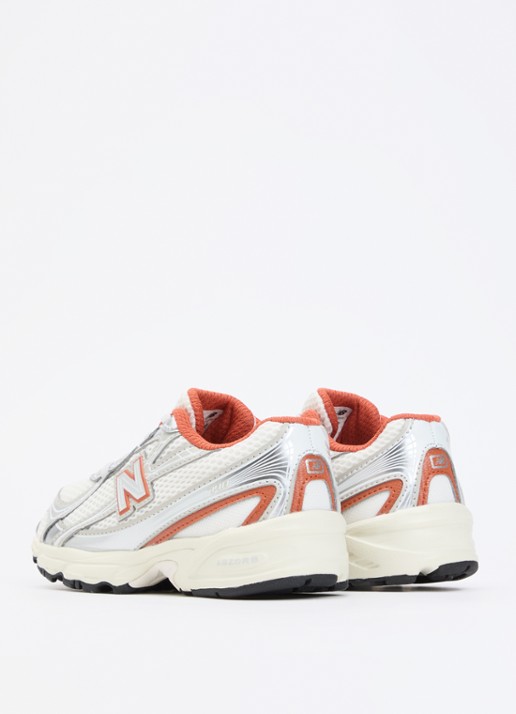 New Balance 740 sneaker van mesh met metallic details - achterkant oranjerood
